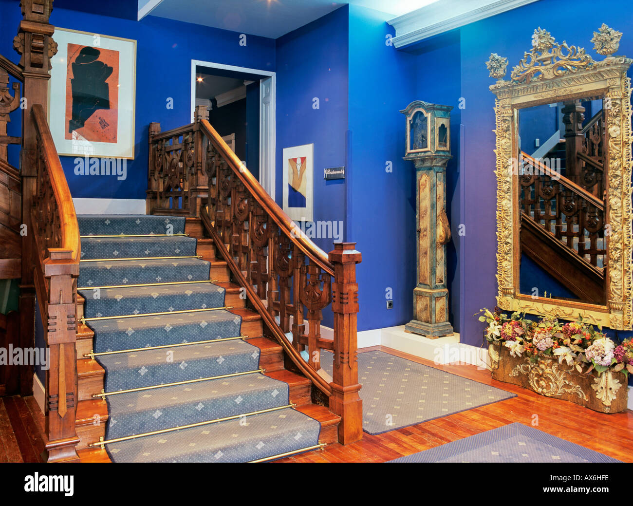 Hand geschnitzt Treppenhaus im Hotel Villa Rosario, Ribadesella, Asturien, Spanien. Stockfoto