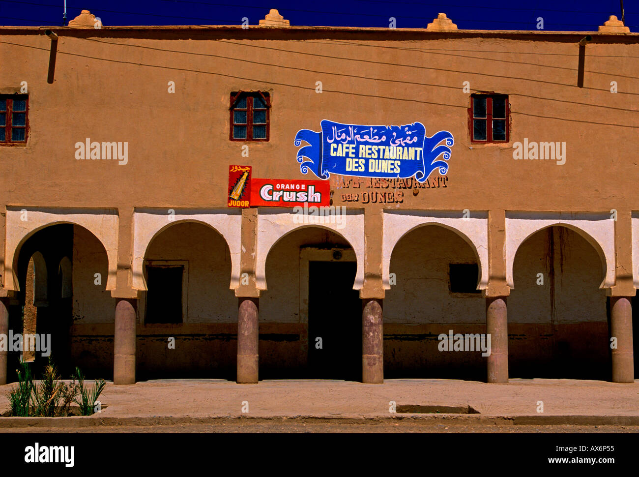 Cafe Restaurant des Dunes, marokkanische Cafe, Cafe, marokkanisches Restaurant, Restaurant, marokkanisches Essen und Trinken, Essen und Trinken, Merzouga, Marokko, Afrika Stockfoto