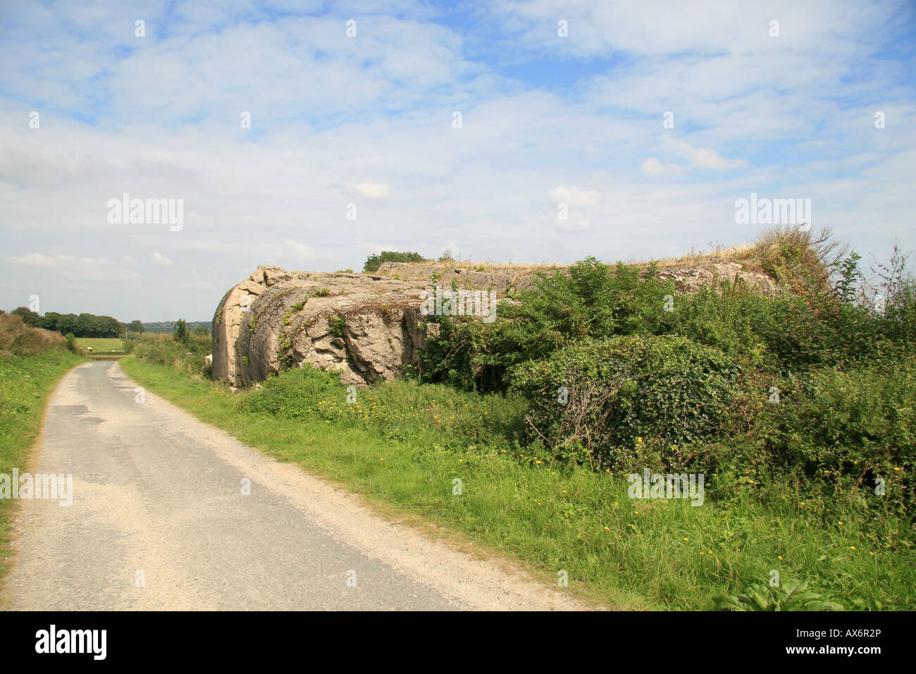 Ein zerstörter Artillerie Flügel für ein 210mm-Geschütz an der Saint-Marcouf-Batterie, Crisbecq, Normandie, Frankreich. Stockfoto