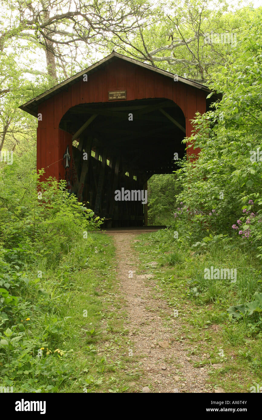 Friedhof-Straßenbrücke überdachte Brücke gelb Federn Greene County Ohio Circa 1886 Glen Helen Naturschutzgebiet Stockfoto