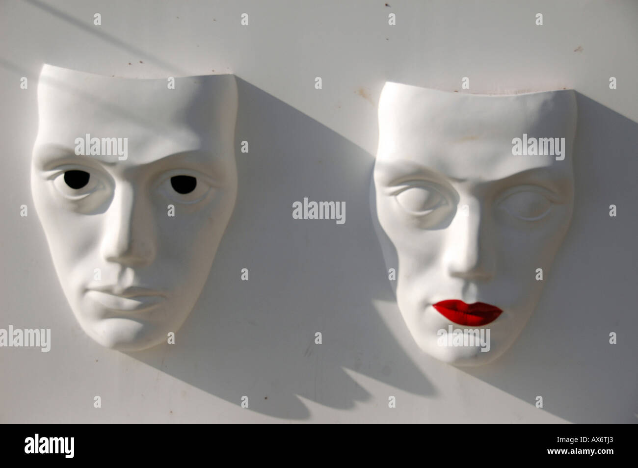 Weissputz Maske eine männliche und weibliche Gesichter Stockfoto