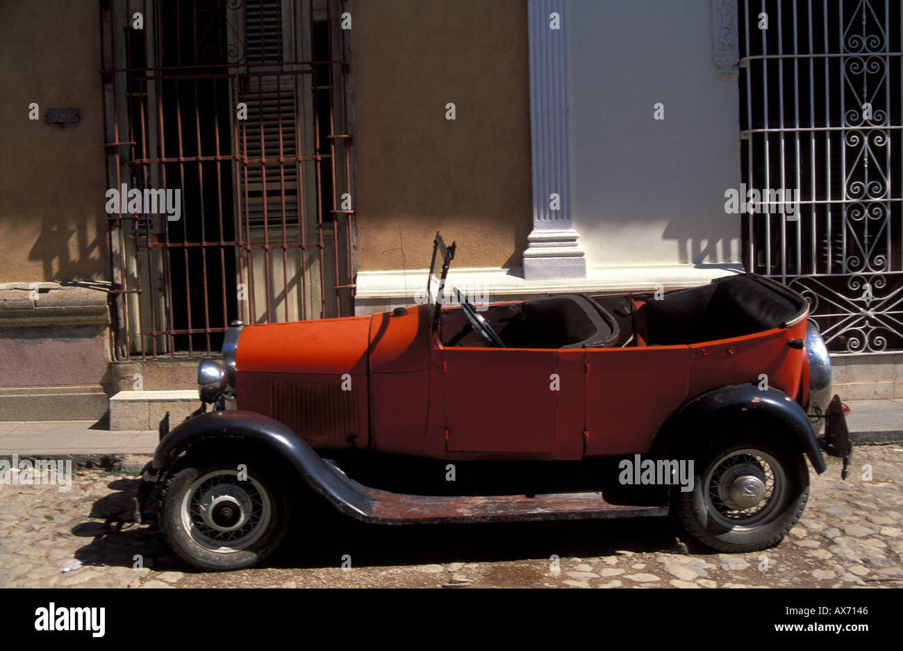 Roten Vollverklebungen Ford Model T-Art in der Straße von Trinidad Kuba Stockfoto