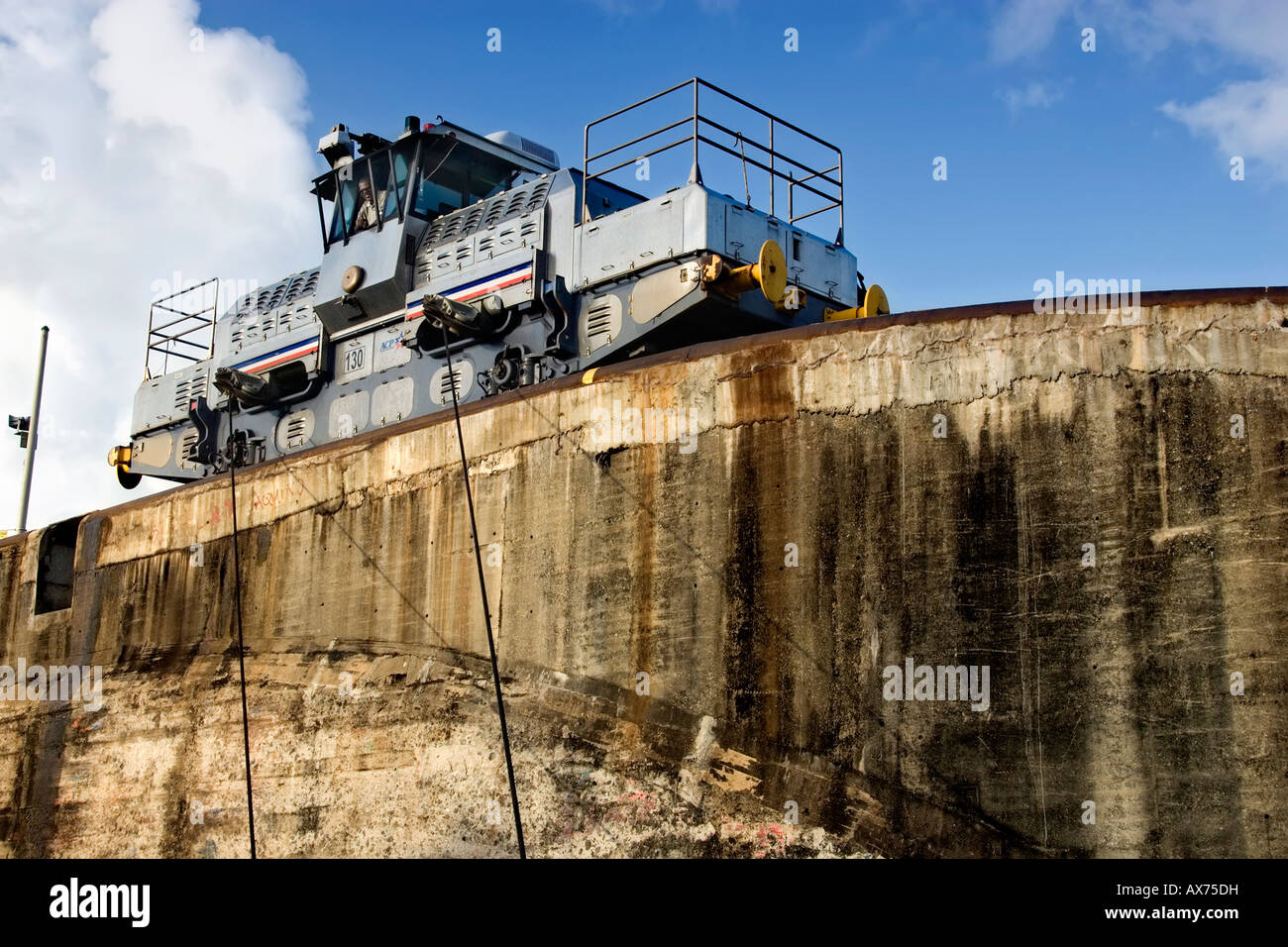 E-Lok im Gatun Schleusen, Panama-Kanal Stockfoto