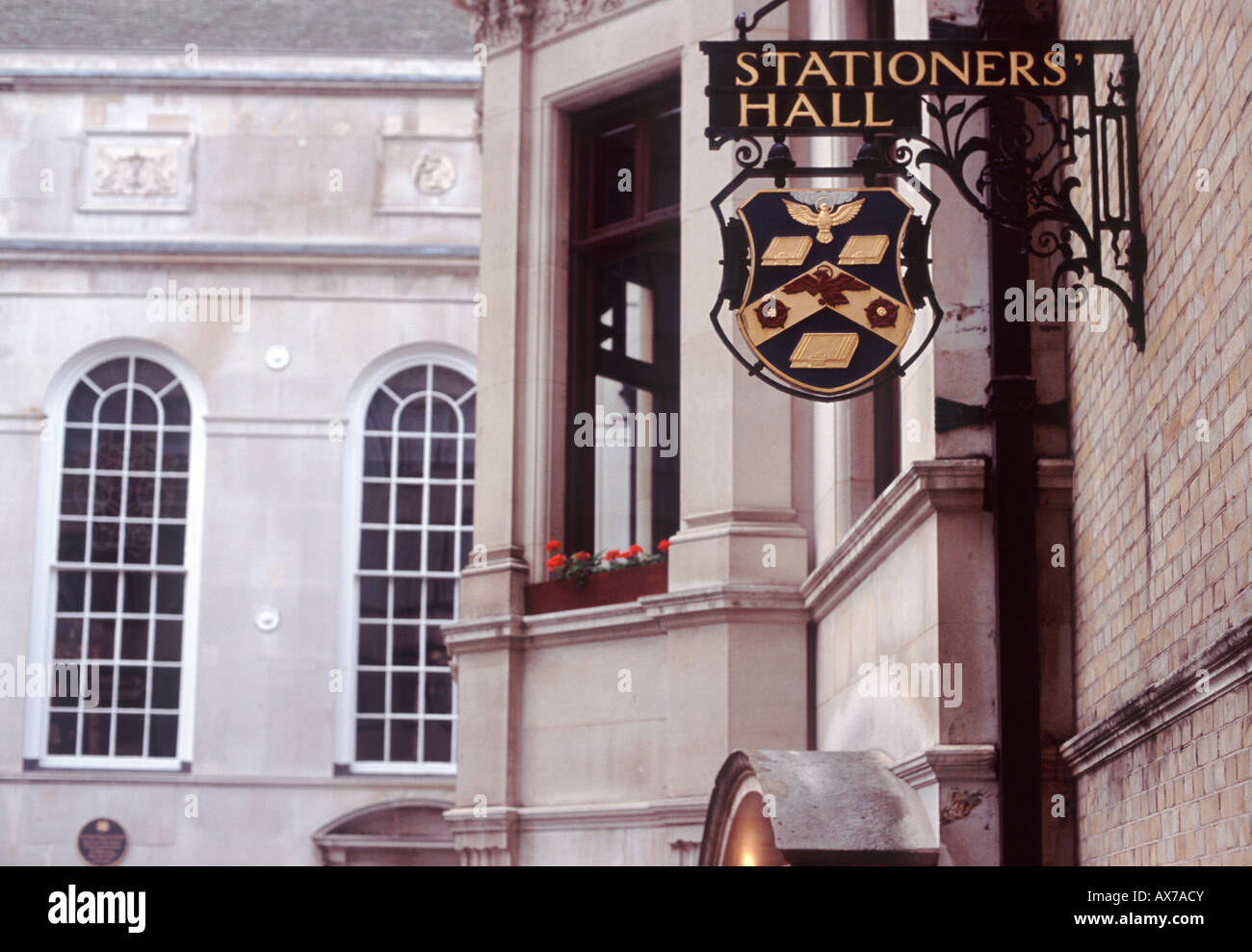 Stationers Hall Livery Company: Stationers und Entscheidungsträger Zeitungsunternehmen Zeichen und Gebäuden, EG4 Ave Maria Lane, London, England Stockfoto