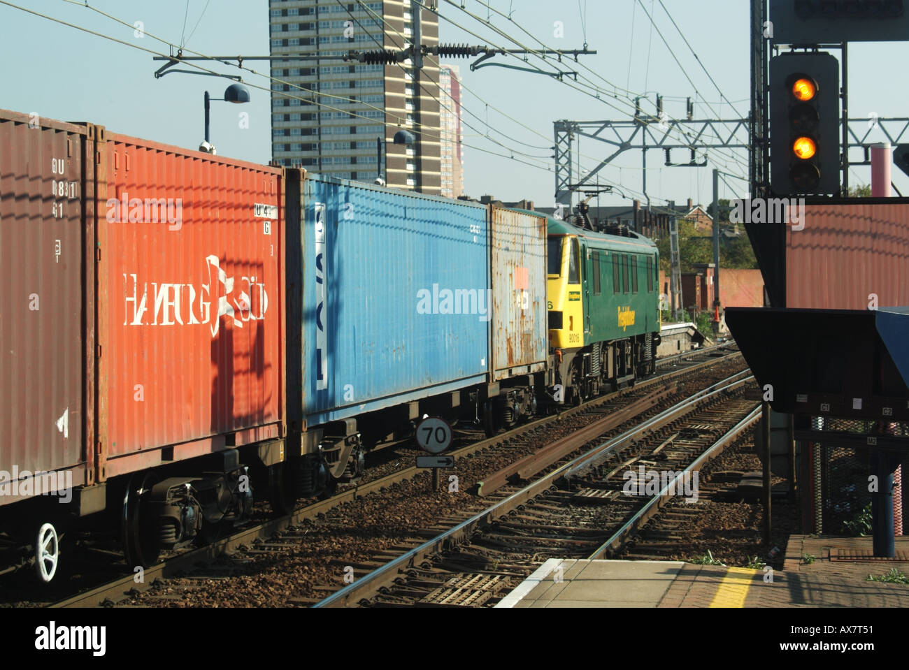 Stratford Austausch-Station für unterirdische Anglia erste Great Eastern hier gezeigten Freightliner Lokomotive auf Containerzug Stockfoto