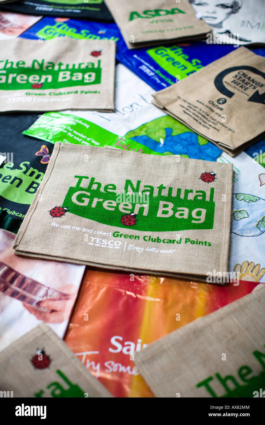 Eine Sammlung Mehrwegtaschen aus UK Geschäfte und Supermärkte, UK Stockfoto