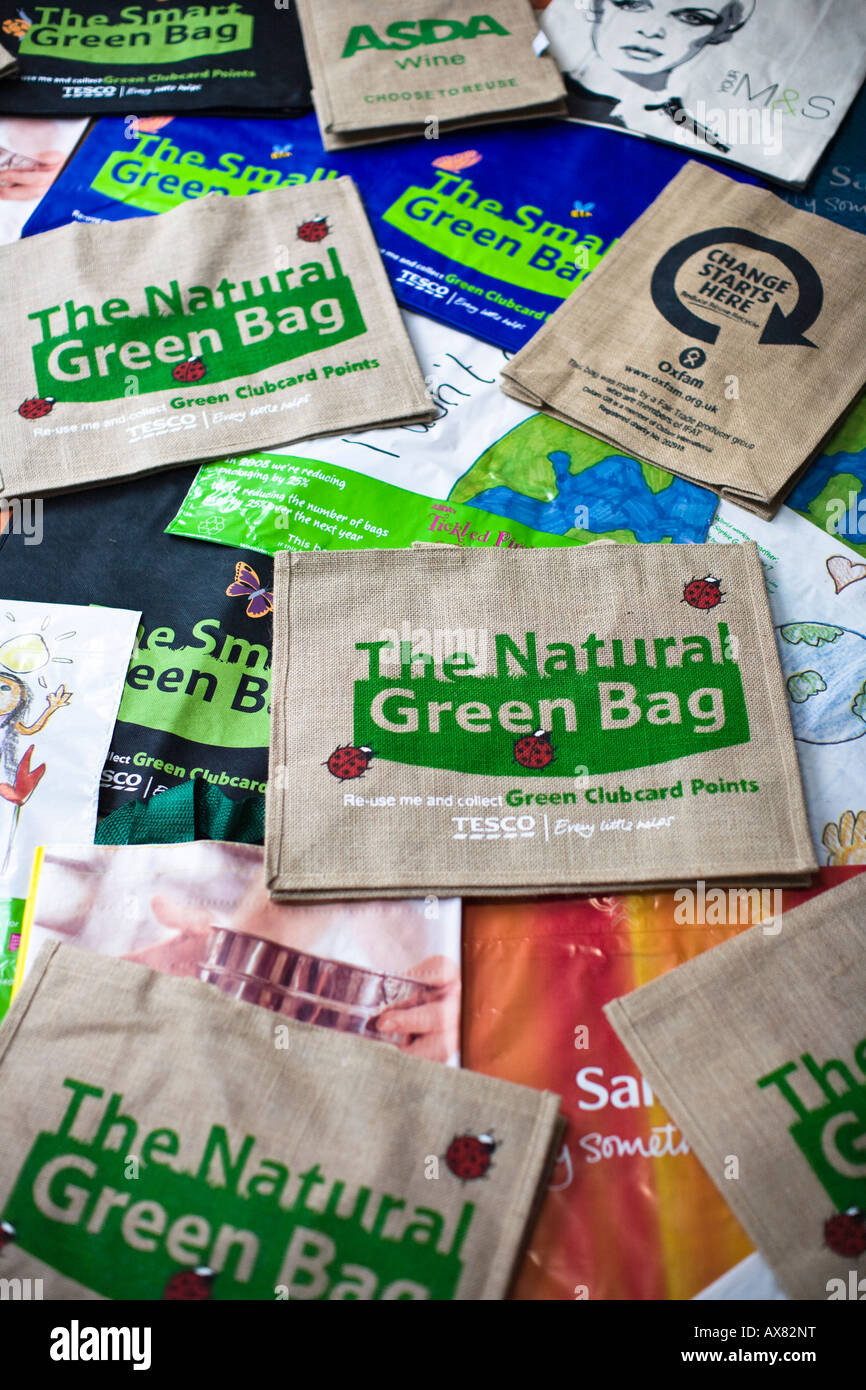 Eine Sammlung Mehrwegtaschen aus UK Geschäfte und Supermärkte, UK Stockfoto
