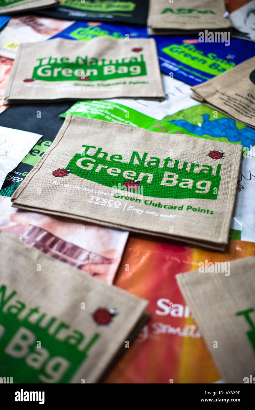 Eine Sammlung Mehrwegtaschen aus UK Geschäfte und Supermärkte, UK Stockfoto