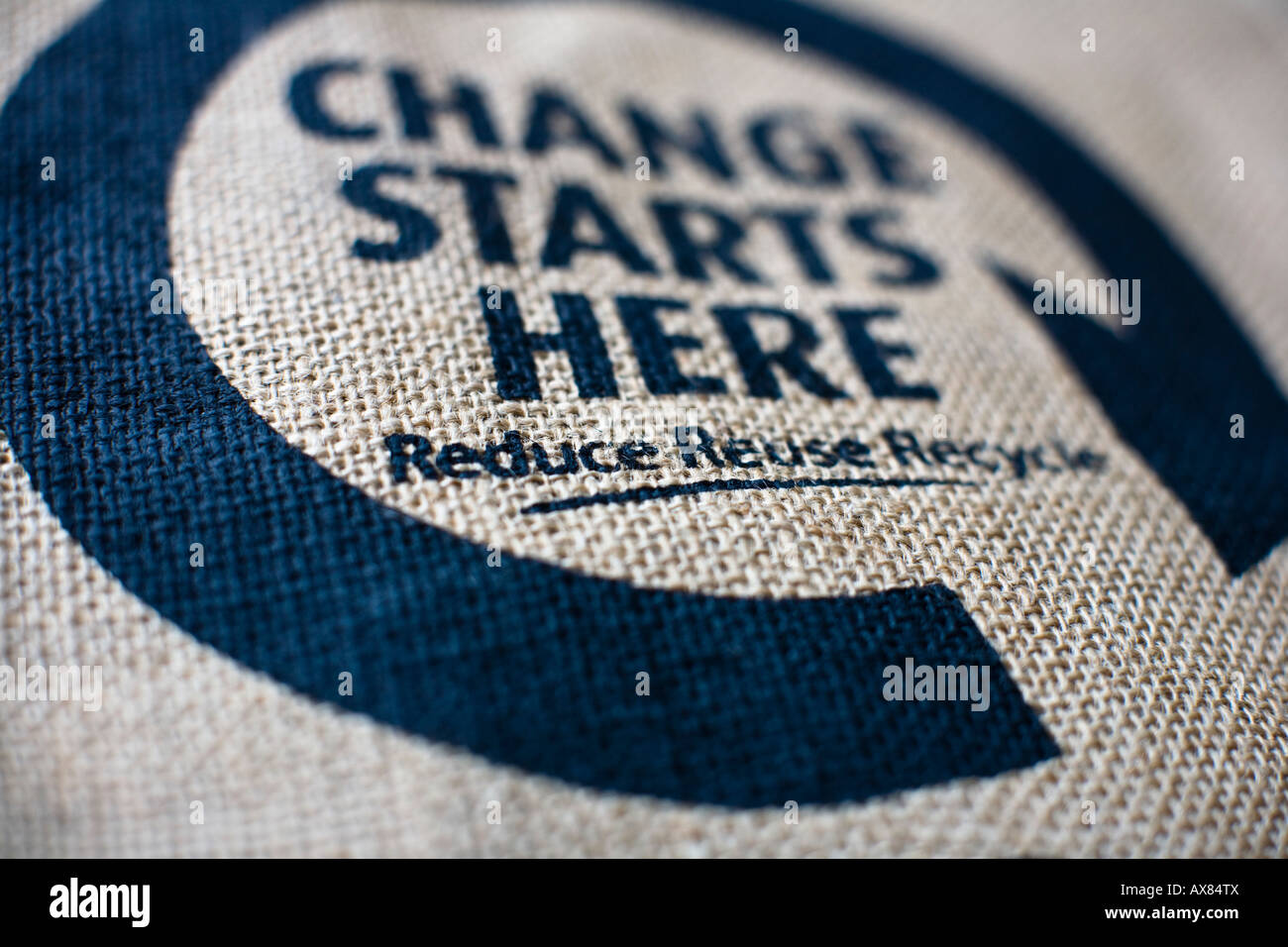 "Reduce, Reuse, Recycle" Logo auf eine Einkaufstasche, UK Stockfoto
