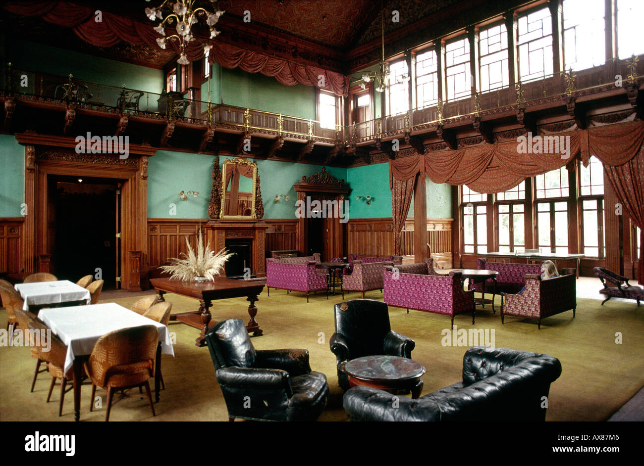 Indien Tamil Nadu Ootacamund Fernhill Palace Hotel ballroom Stockfoto