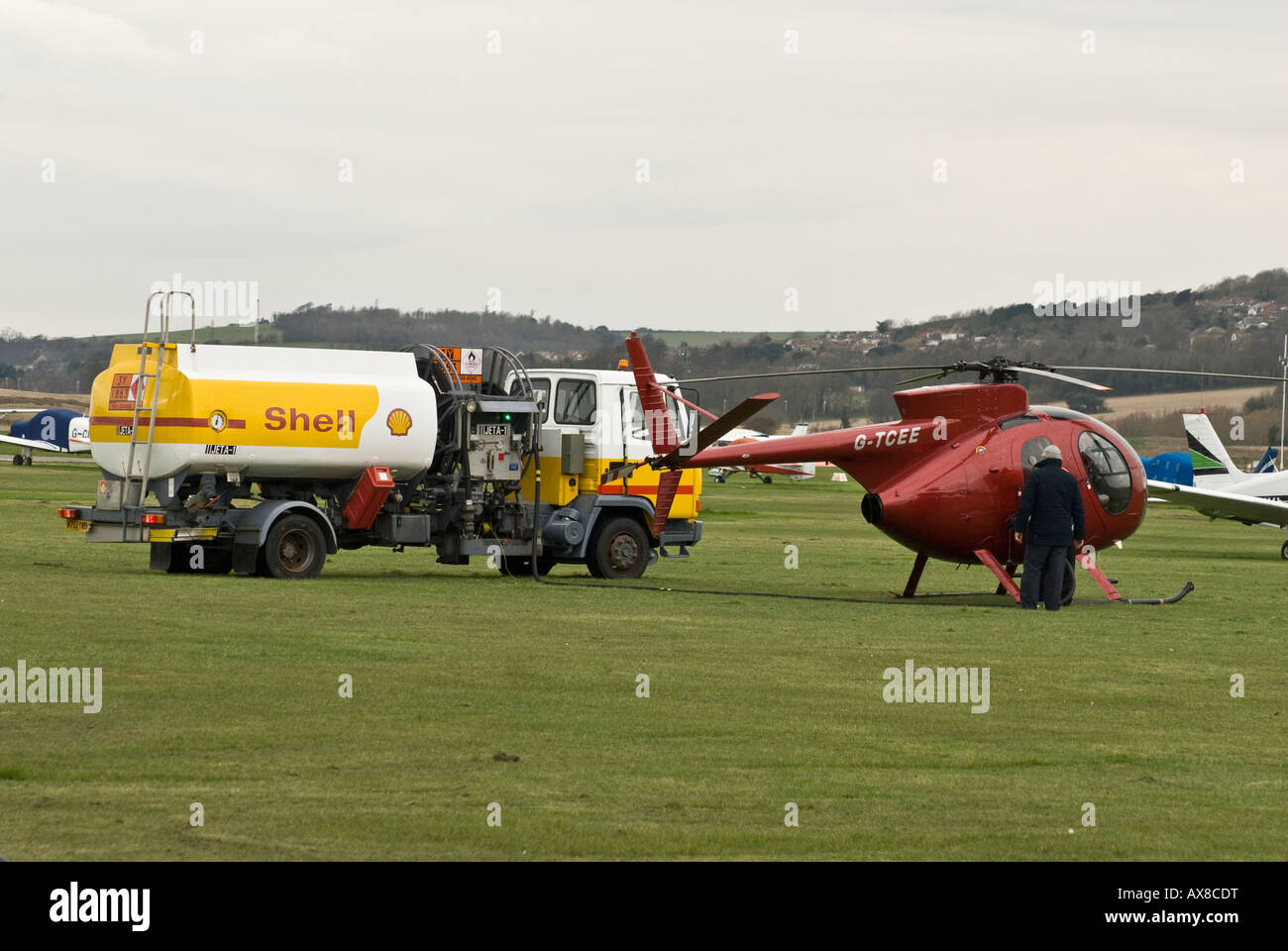 Hubschrauber-Flugzeuge betanken Stockfoto