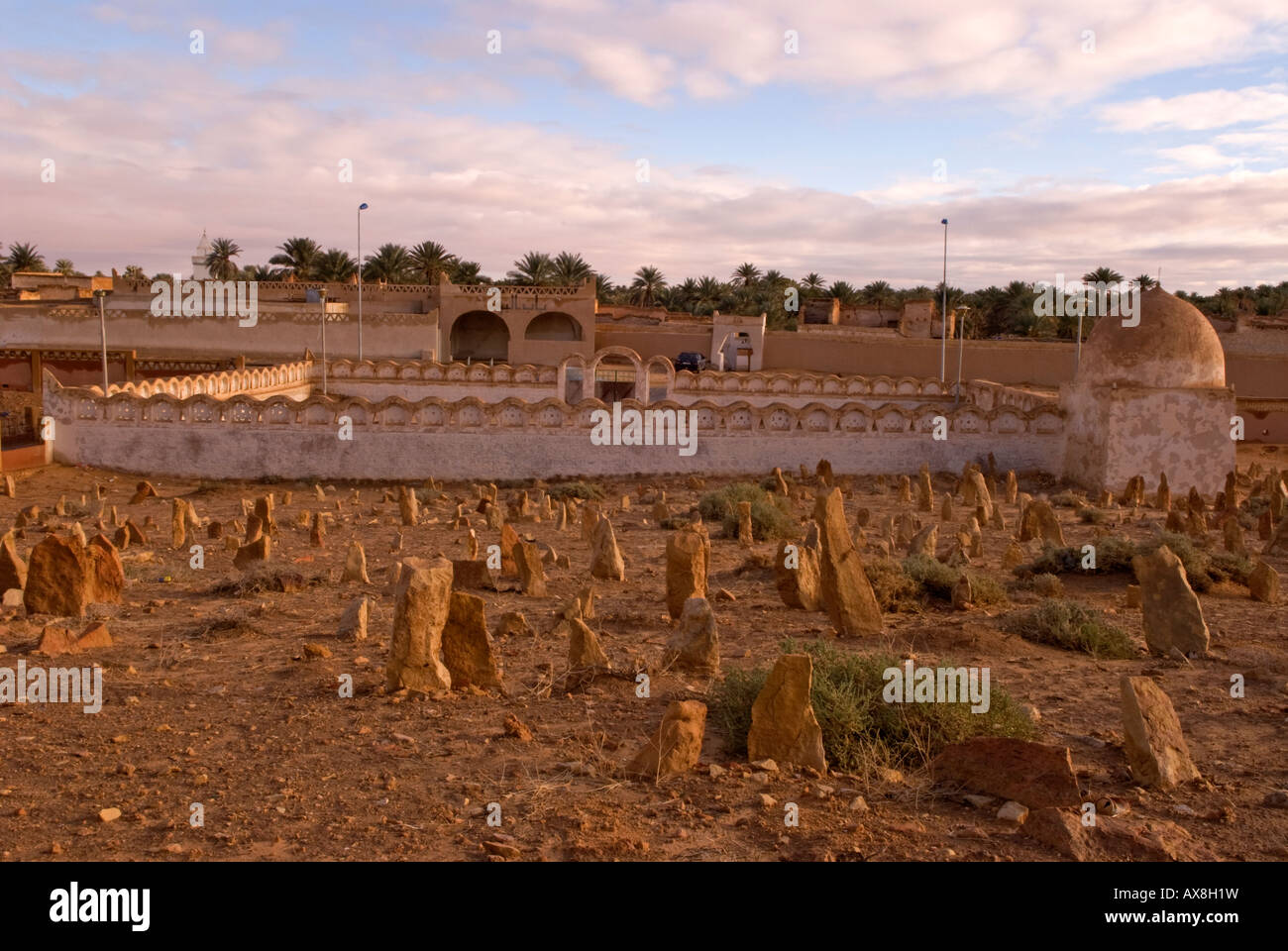 Der Friedhof und anonymen Gräbern außerhalb der alten Stadt von Ghadames Libyen A UNESCO World Heritage site Stockfoto