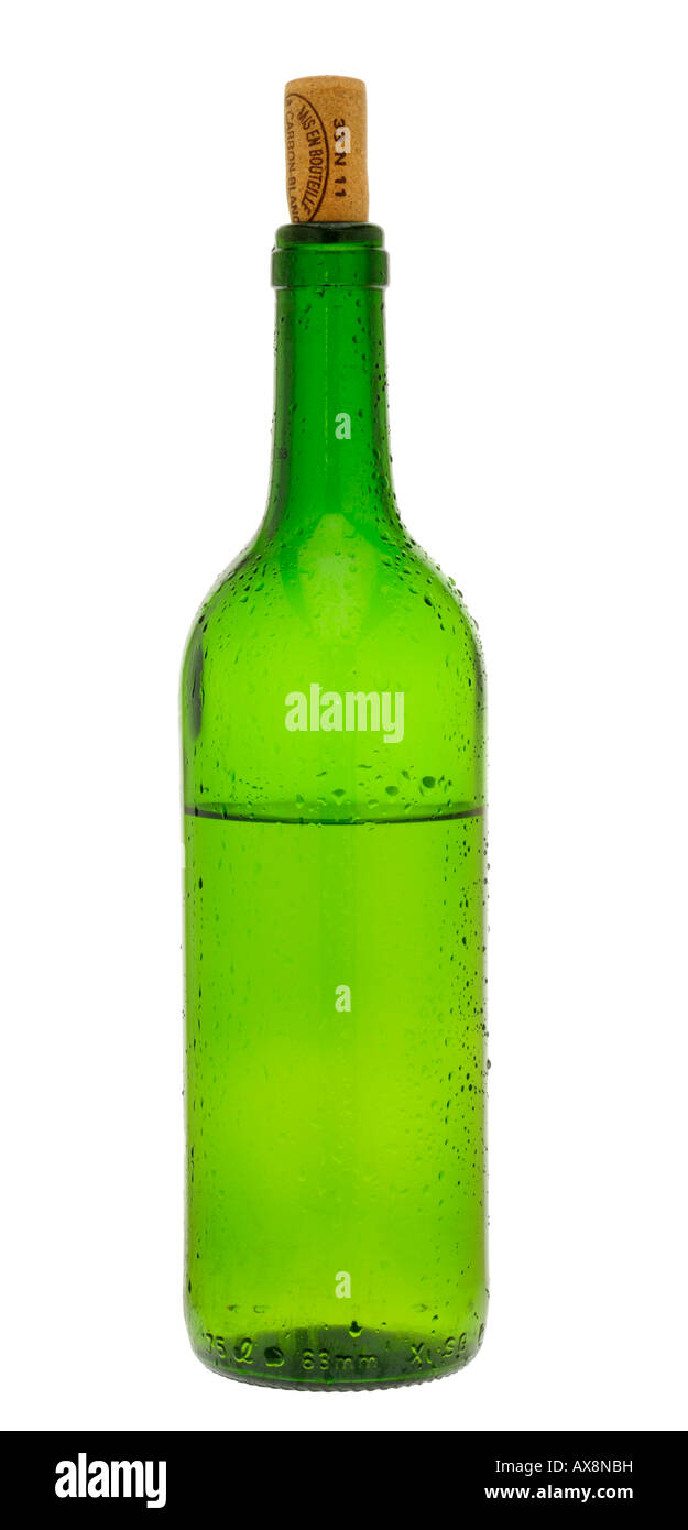 Halb leere flasche Ausgeschnittene Stockfotos und -bilder - Alamy