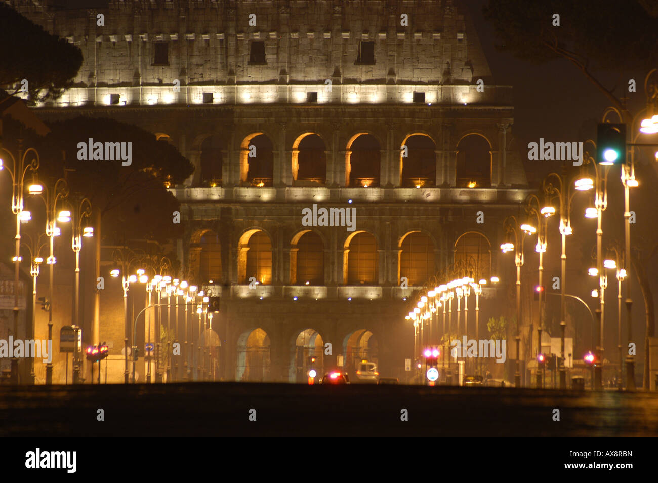 Das Kolosseum - Blick von der Via dei Fori Imperiali - Roma-Lazio Italien Stockfoto