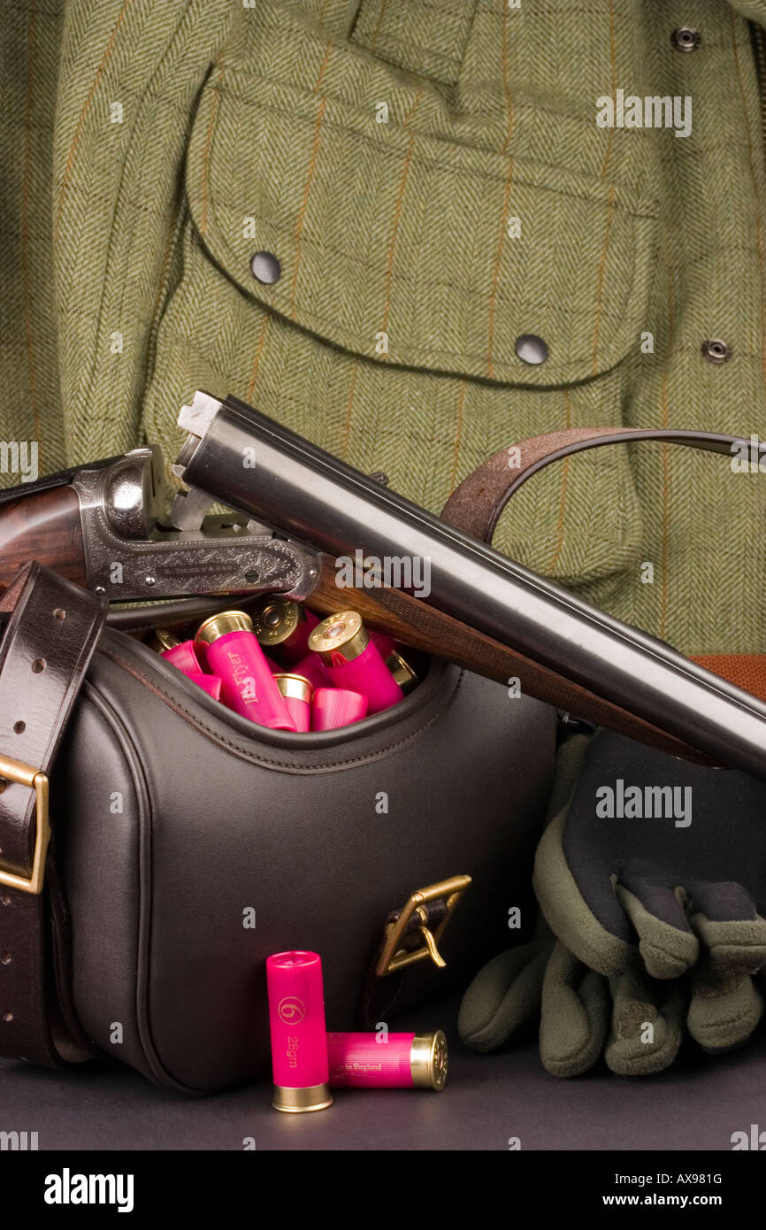 Ein Leder Patrone Tasche und doppelläufigen Pistole schießen Stockfoto