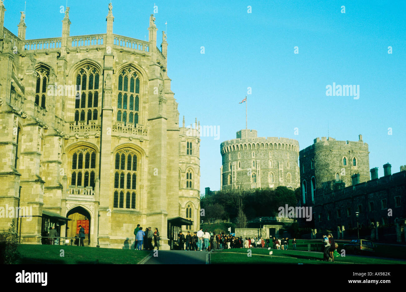 Windsor Castle St George's Kapelle Touristen England mittelalterliche englische Architektur Reisen Tourismus Touristen Menschen Besucher Stockfoto