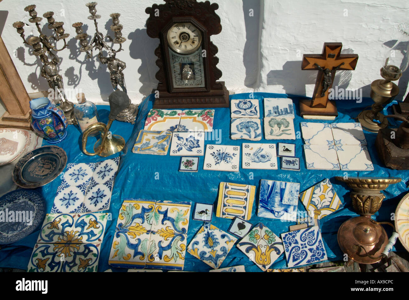 Antiquitätenmarkt in einem kleinen Dorf des Alentejo, Portugal Stockfoto