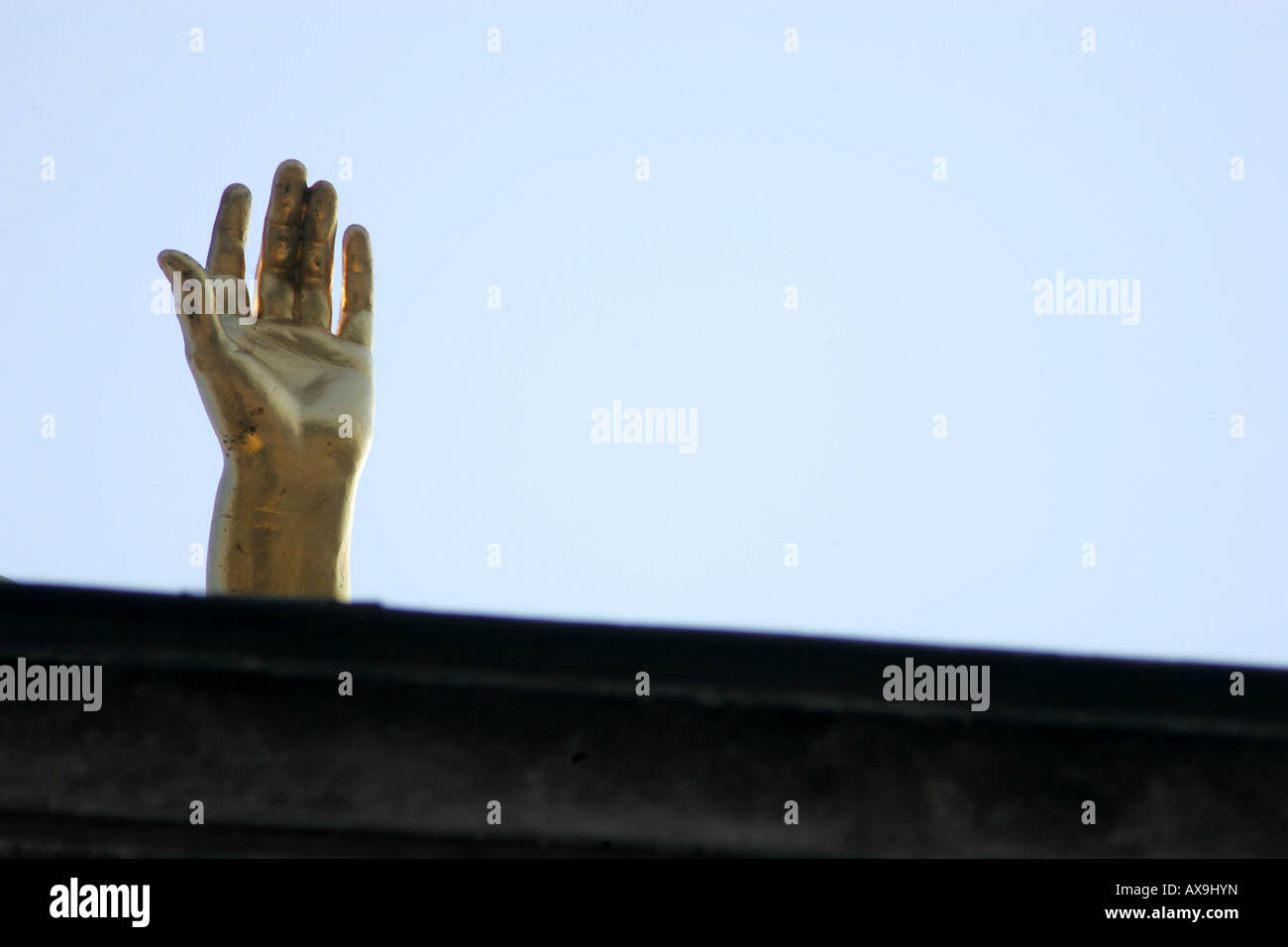 Eine Skulptur auf dem Gebäude der Akademie der bildenden Künste in Dresden, Deutschland Stockfoto