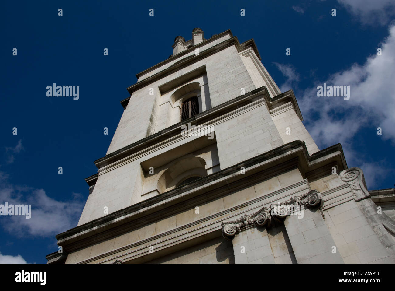 Die Glocke Turm der St.-Georgs-in-the East anglikanische Kirche in das Ostende von London Borough of Tower Hamlets Stockfoto
