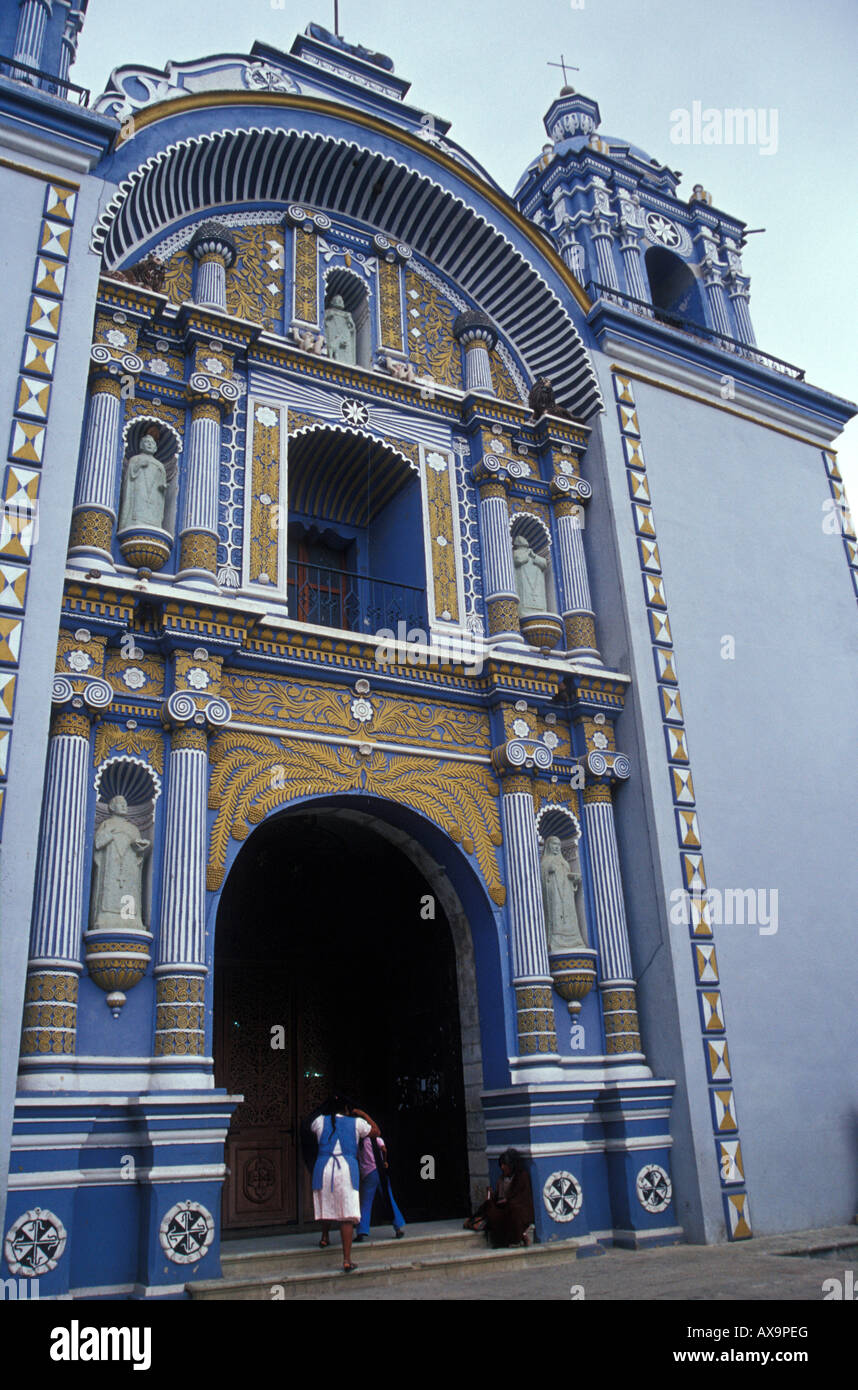 Barocke Fassade der restaurierten Templo de Santo Domingo in der Stadt Ocotlan, Oaxaca, Mexiko Stockfoto