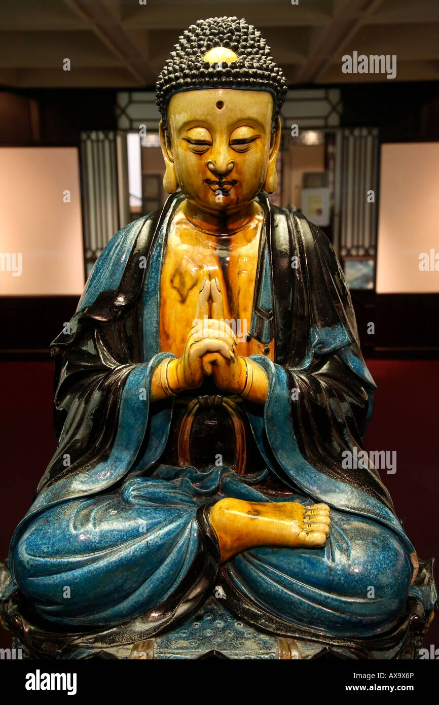 Sitzender Buddha auf Lotusblüten Ming Dynastie Wanli Periode 1617 Ming Dynastie Hong Kong Museum of Art Stockfoto