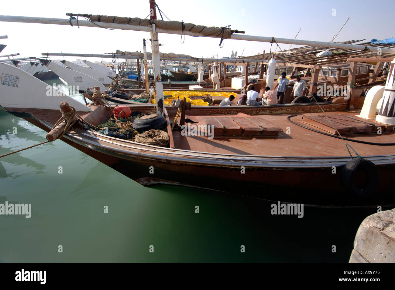 Daus im Hafen des Fischerdorfes Al Khor in Katar. Stockfoto