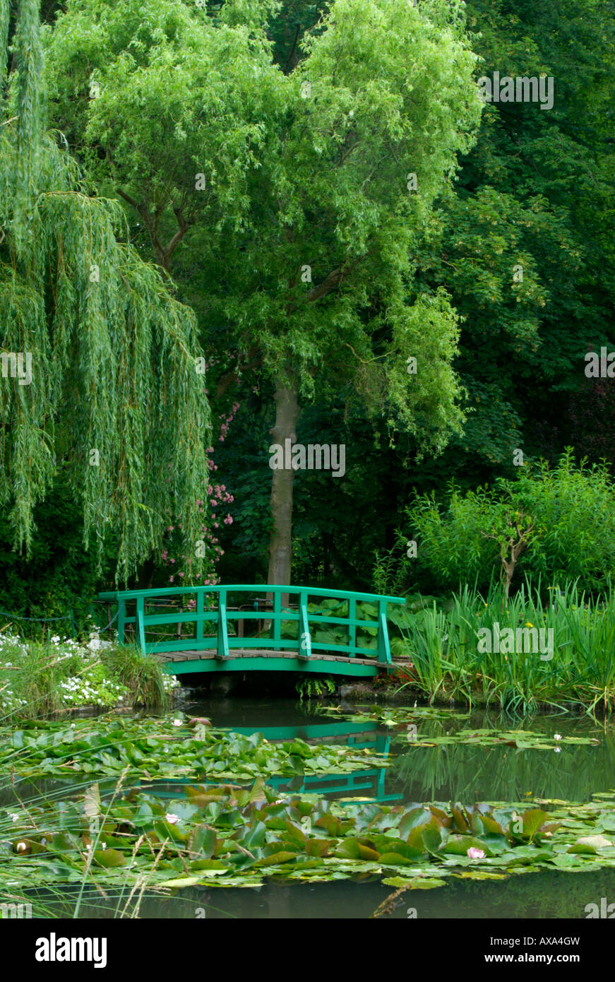 Wasser-Garten/Wasser Seerosenteich mit japanische Brücke in Monets Haus und Garten, Giverny, Frankreich Stockfoto