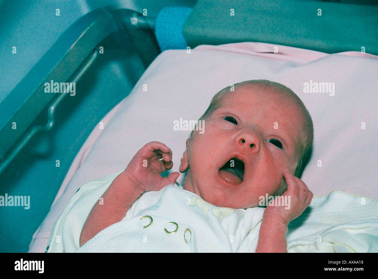 Lewis 7 Wochen Zu Früh Per Kaiserschnitt Geboren Stockfoto