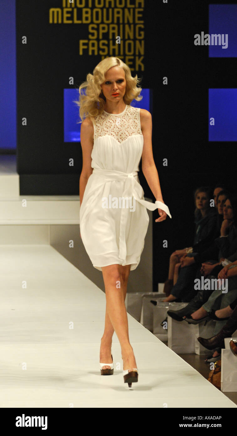 Ein Modell auf dem Laufsteg in Melbourne Motorola Spring Fashion Week 2007 Stockfoto