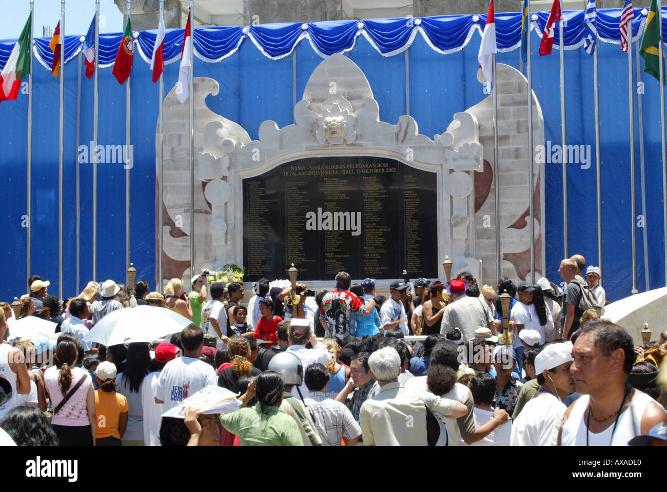 Denkmal für die 202 Menschen getötet bei Nacht Club Bombenanschlägen 2002 Bali Indonesien Shortlly nach Enthüllung Stockfoto