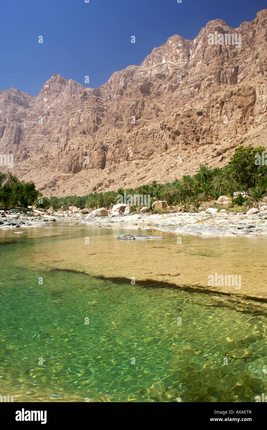 Landschaft in Wadi Tiwi im Oman. Stockfoto