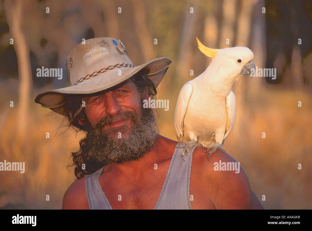Buschmann mit Kakadu, Austrailian Bush, Australien Stockfoto