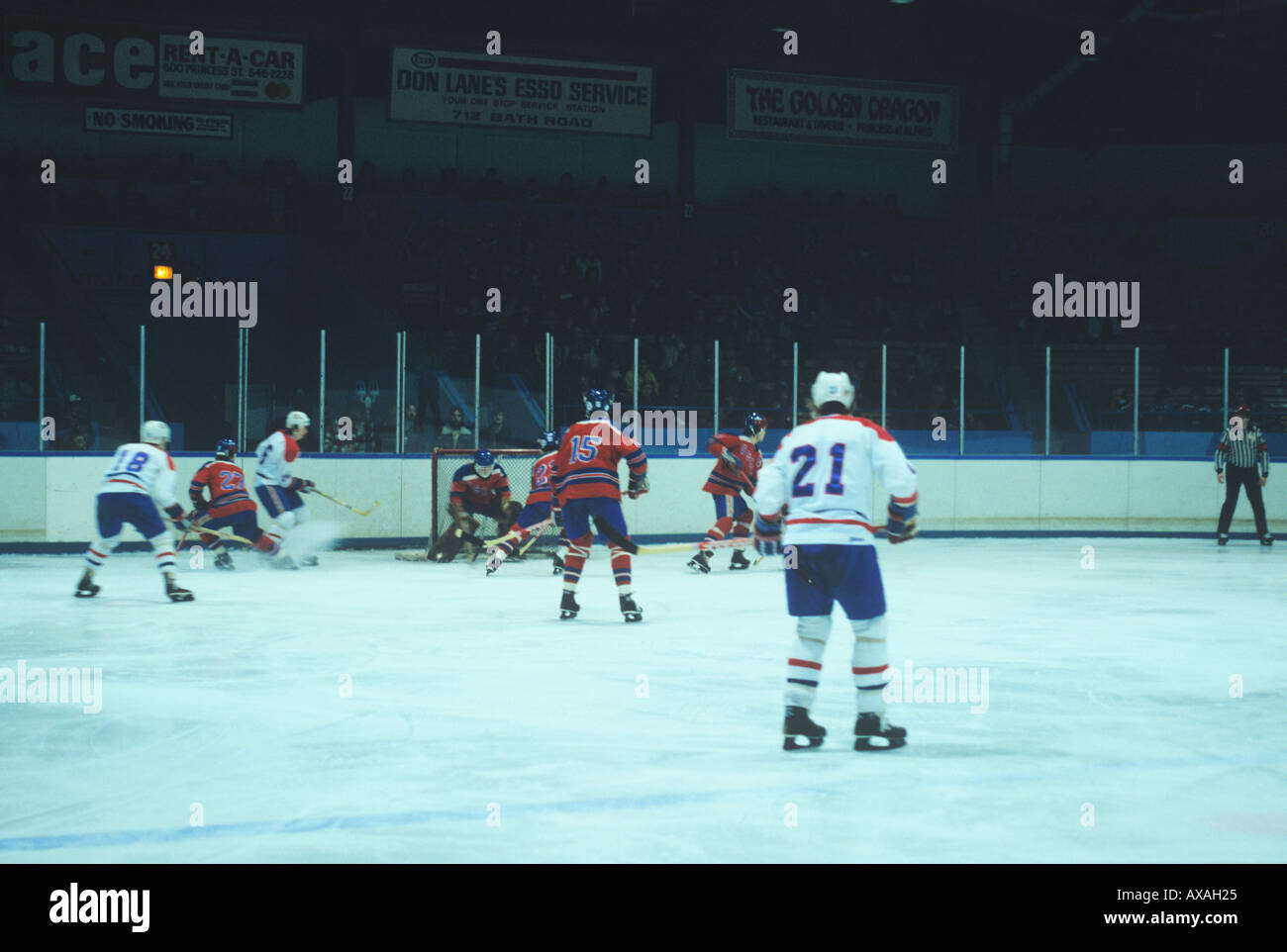 Lokalen Liga-Eishockey-Spiel in Kingston Ontario Kanada Stockfoto