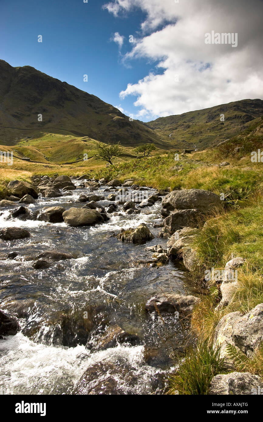 Mardale Beck blickt Mardale Bell Stockfoto