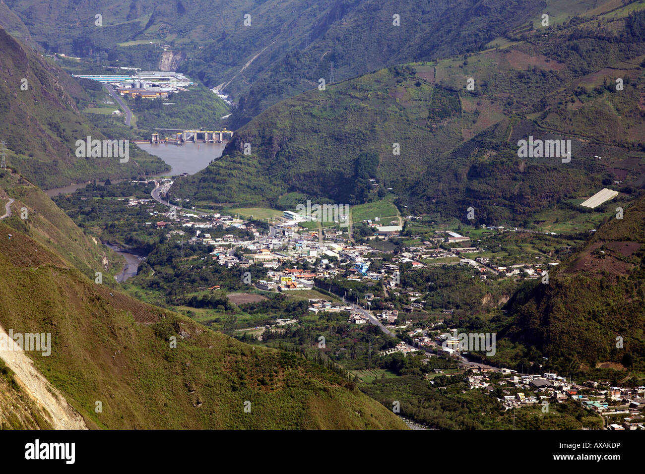 Pastaza Tal, zeigt das Wasserkraftwerk Agoyan und der östliche Teil von Banos Stockfoto