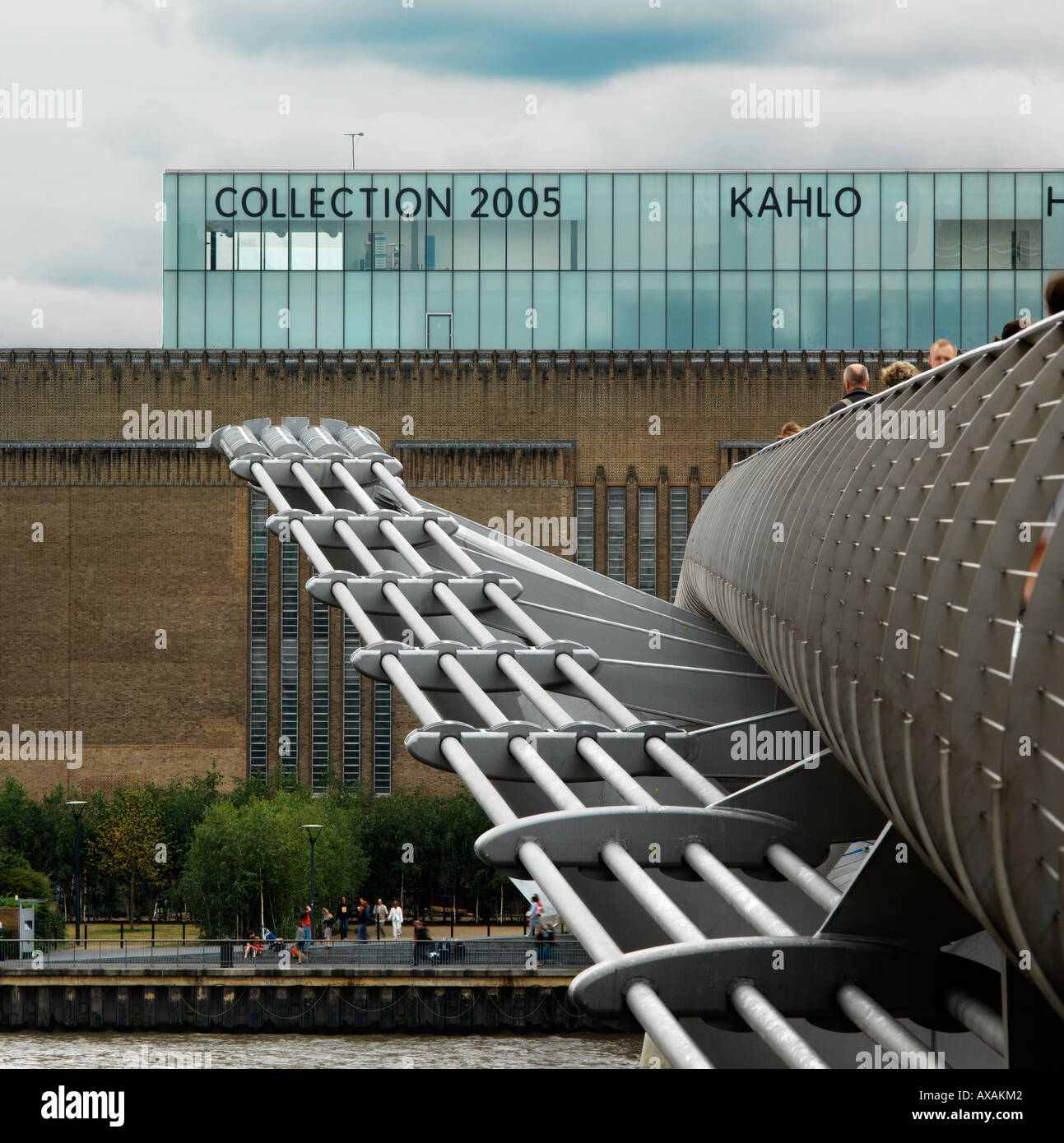 Tate Modern Blick vom Detail Millennium Fußgängerbrücke London Stockfoto