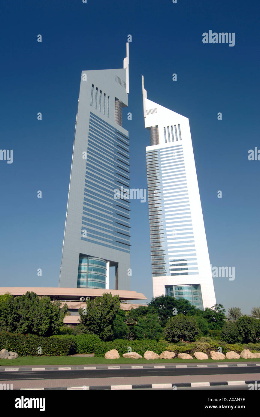Zwillingstürme auf Scheich Khalifa Bin Zayed Road in Dubai. Stockfoto
