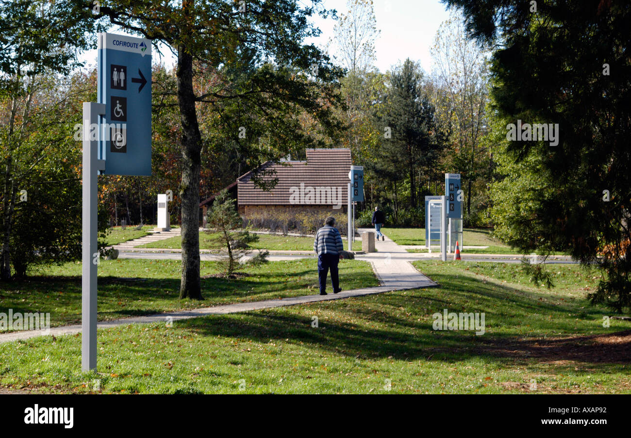 Aire de Repos auf französische Autobahn Stockfoto
