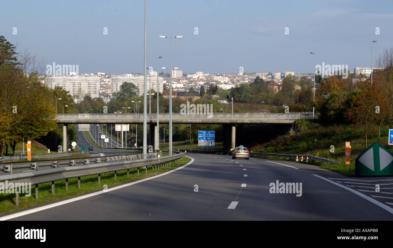 französische motor Weg in der Dordogne Frankreich mit Limoges im Hintergrund Stockfoto