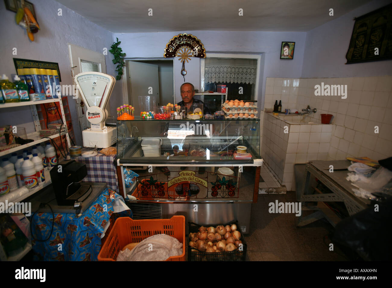 Roma-Ladenbesitzer in Bulgarien Stockfoto