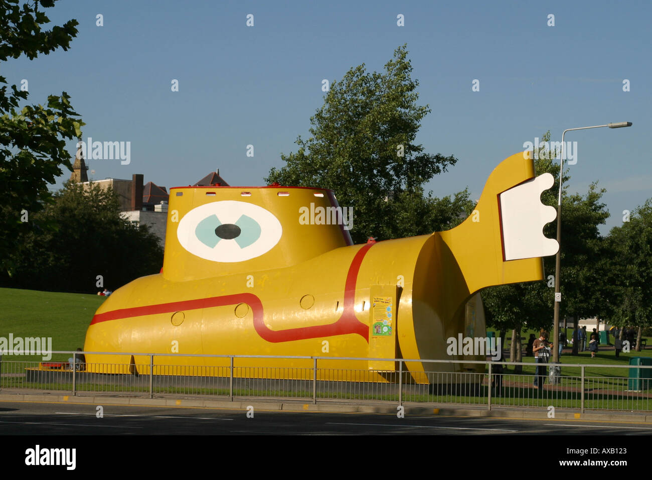 Das Yellow Submarine außerhalb der Albert Dock in Liverpool feiert die Stadt s Beatles Erbe Stockfoto