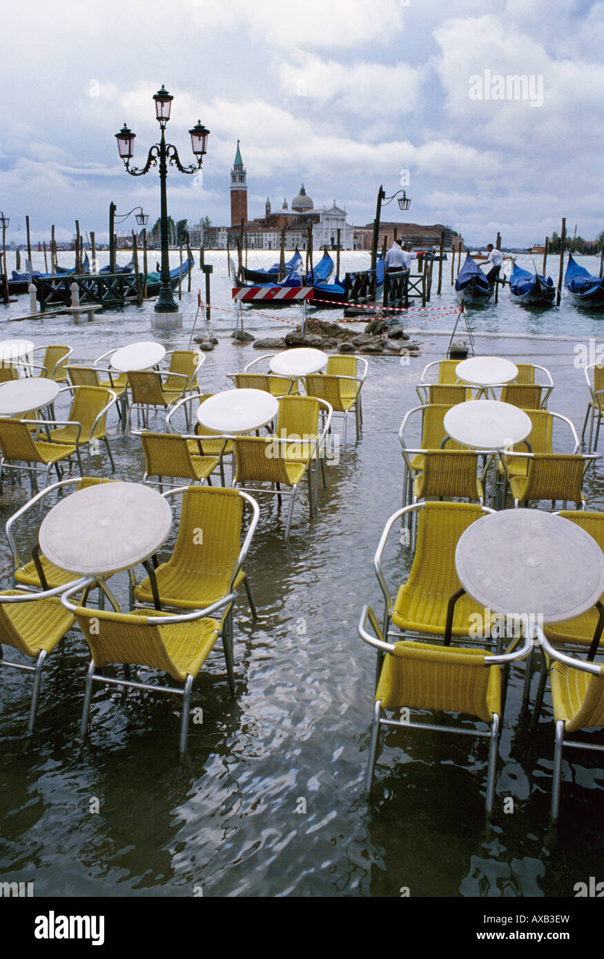 Italien Venedig Acqua Alta Hochwasser überflutet St Mark s Square Stockfoto