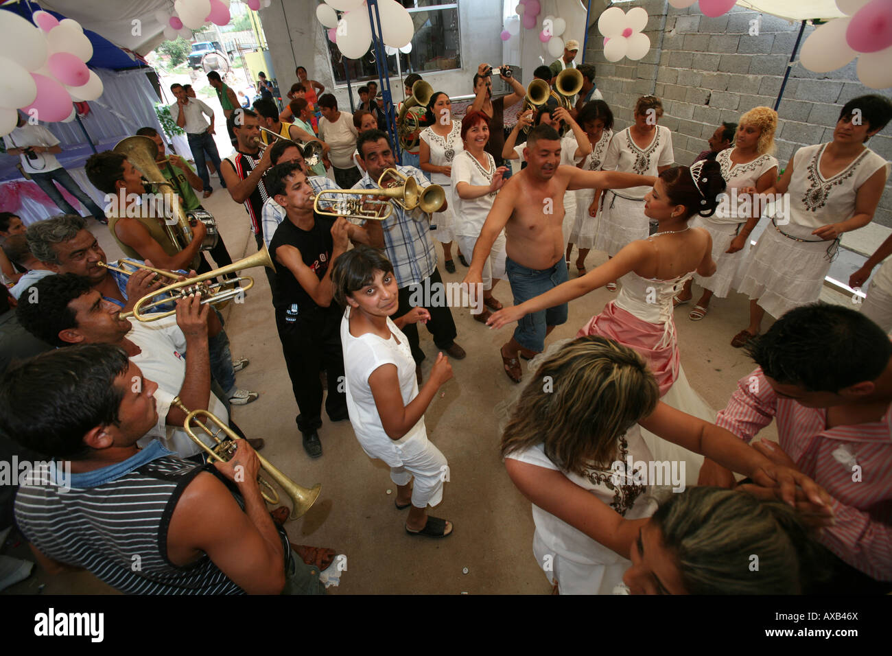 Ein Zigeuner Hochzeit in Bulgarien geht mit traditioneller Musik und viele Alcahol Parteien weiterhin für 3 Tage Stockfoto