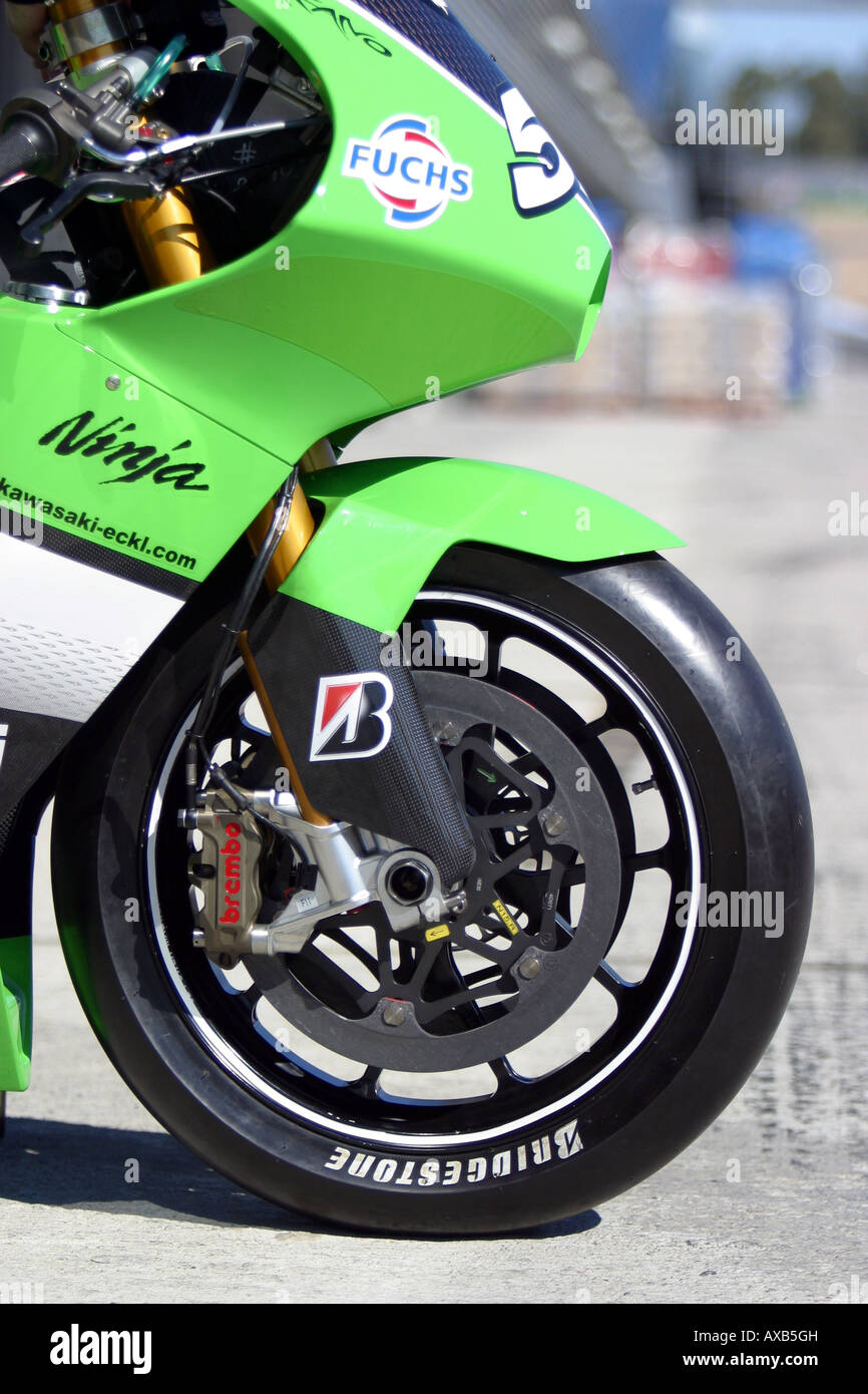 Kawasaki Ninja zx990 Motogp Motorrad Vorderrad Bridgestone Reifen und  Kohlenstoff-discs Stockfotografie - Alamy