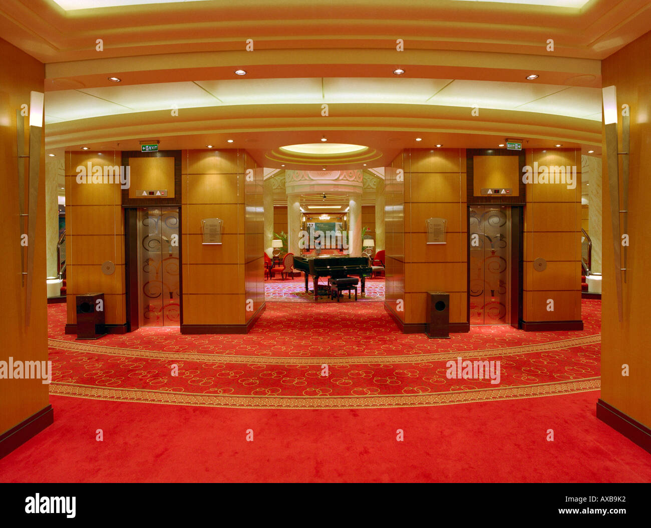 Aufzug und Gänge des grand Lobby, Queen Mary Stockfoto