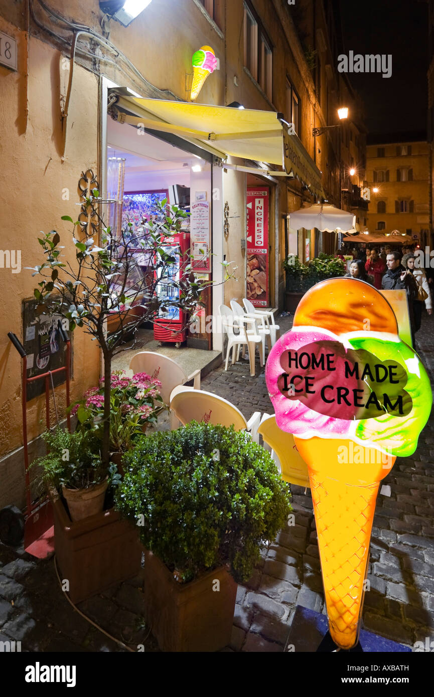 Ice Cream Shop bei Nacht, Altstadt, Rom, Italien Stockfoto