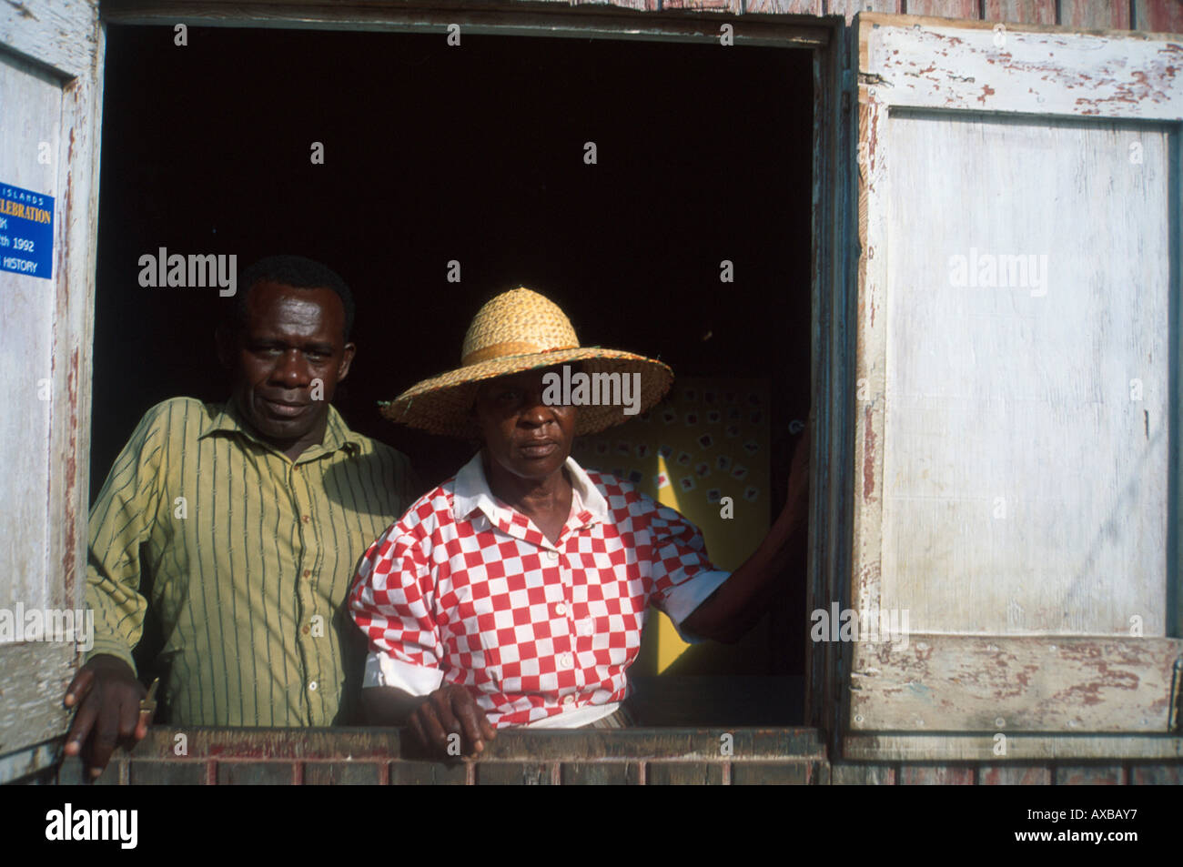 Paar in Kew, Insel North Caicos, Turks- & Caicos-Inseln Stockfoto