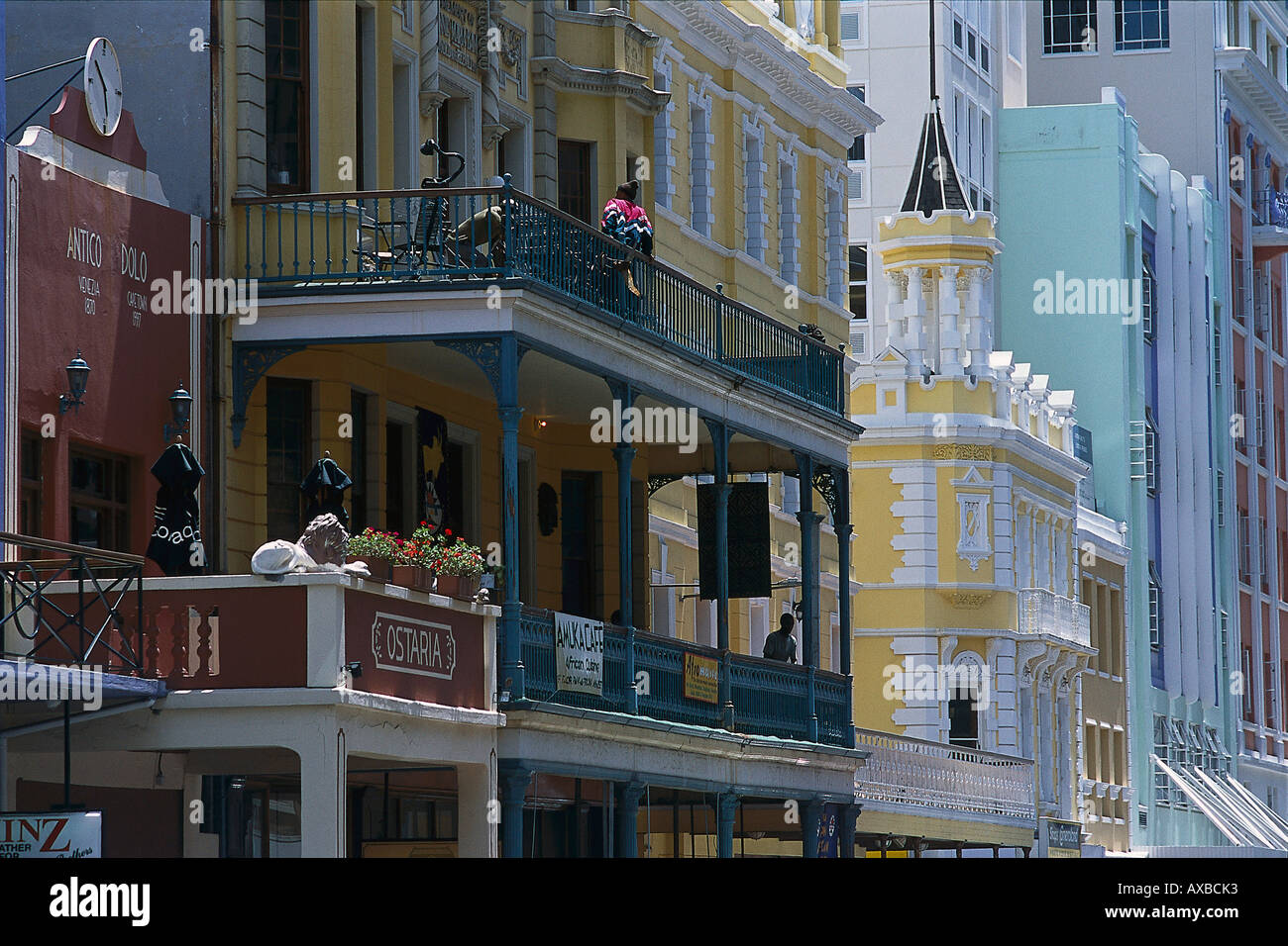 Blick auf "Häuser Fassaden und Balkone, Long Street, Innenstadt, Cape Town, Südafrika, Afrika Stockfoto