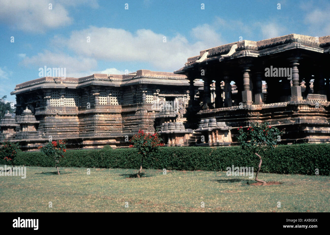Halebid (Indien) Hoysalesvara Tempel Blick aus Südosten. Karnataka Stockfoto