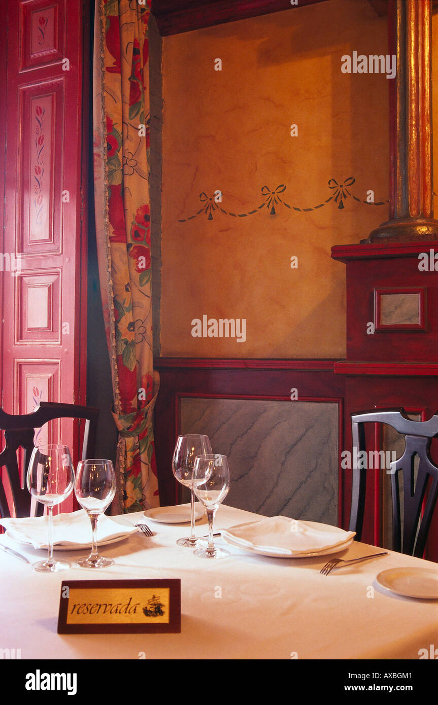 Ein Tisch ist gedeckt, im Restaurant Fatima, Valladolid, Kastilien, Spanien, Europa Stockfoto